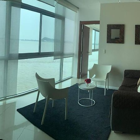 גוויאקיל Apartamento Vista Al Rio Puerto Santana Riverfront 1 מראה חיצוני תמונה