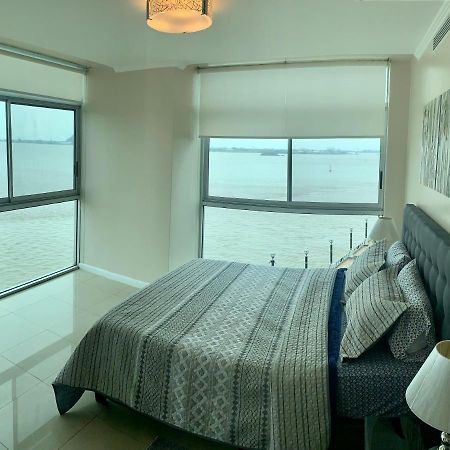 גוויאקיל Apartamento Vista Al Rio Puerto Santana Riverfront 1 מראה חיצוני תמונה