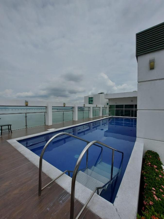 גוויאקיל Apartamento Vista Al Rio Puerto Santana Riverfront 1 מראה חיצוני תמונה