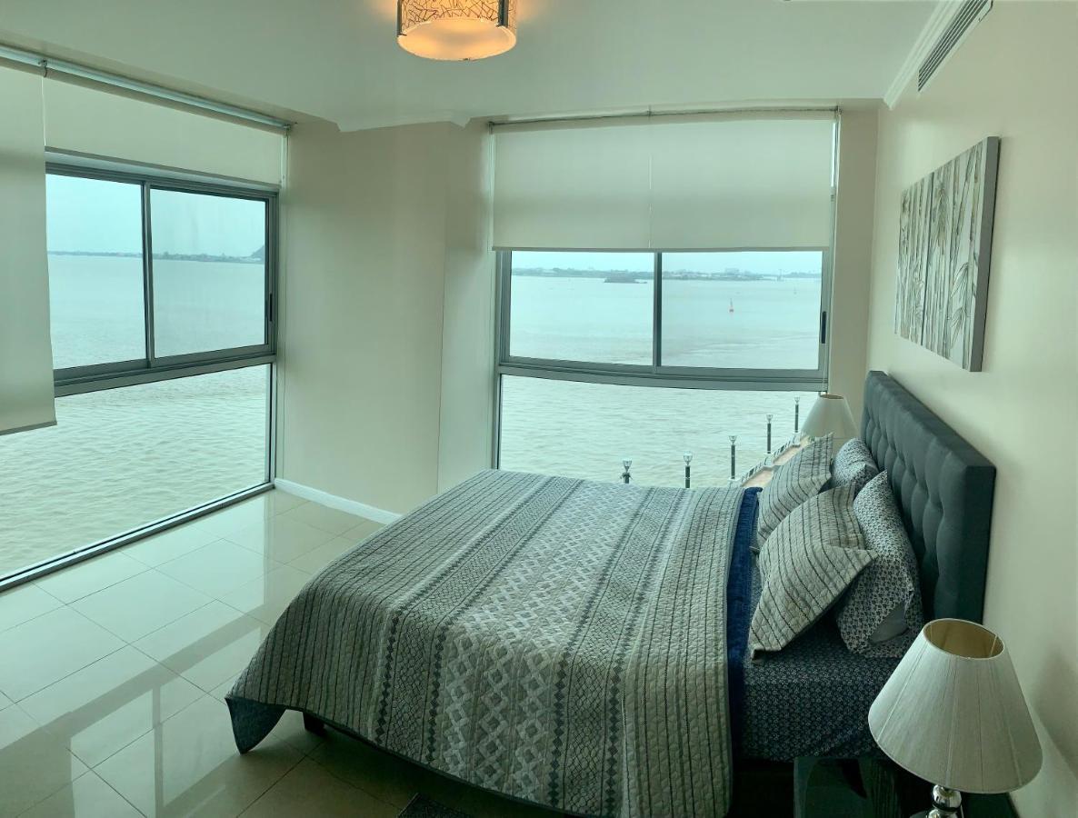 גוויאקיל Apartamento Vista Al Rio Puerto Santana Riverfront 1 מראה חיצוני תמונה