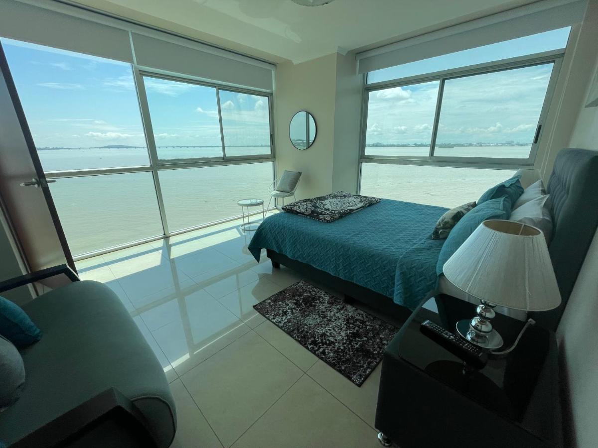 גוויאקיל Apartamento Vista Al Rio Puerto Santana Riverfront 1 מראה חיצוני תמונה